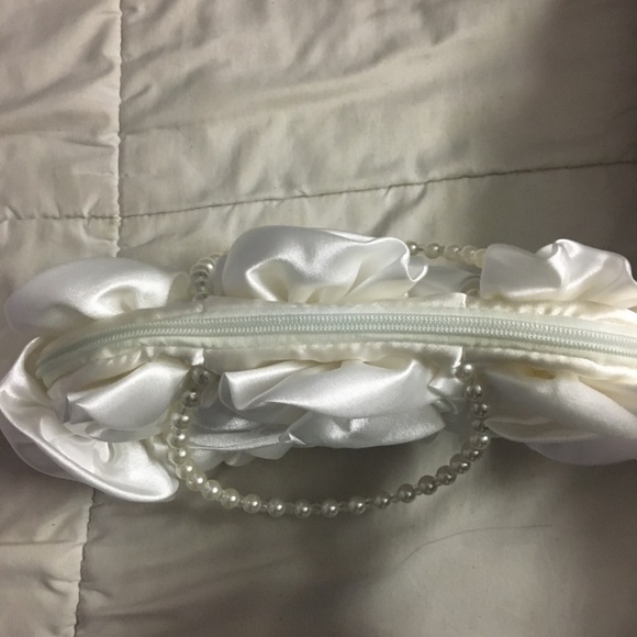 Emery Rose Flower Clutch Bag from SHEIN - Picture 3 of 6